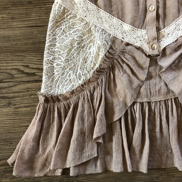 Boho tank top with button back and lace details - Picture 2 of 11